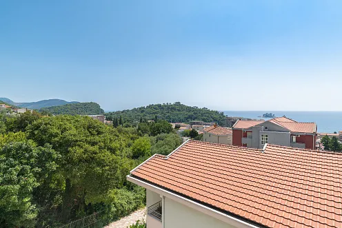 Spacious 2-Bedroom Apartment with Garage for Sale in Petrovac – 77 m²